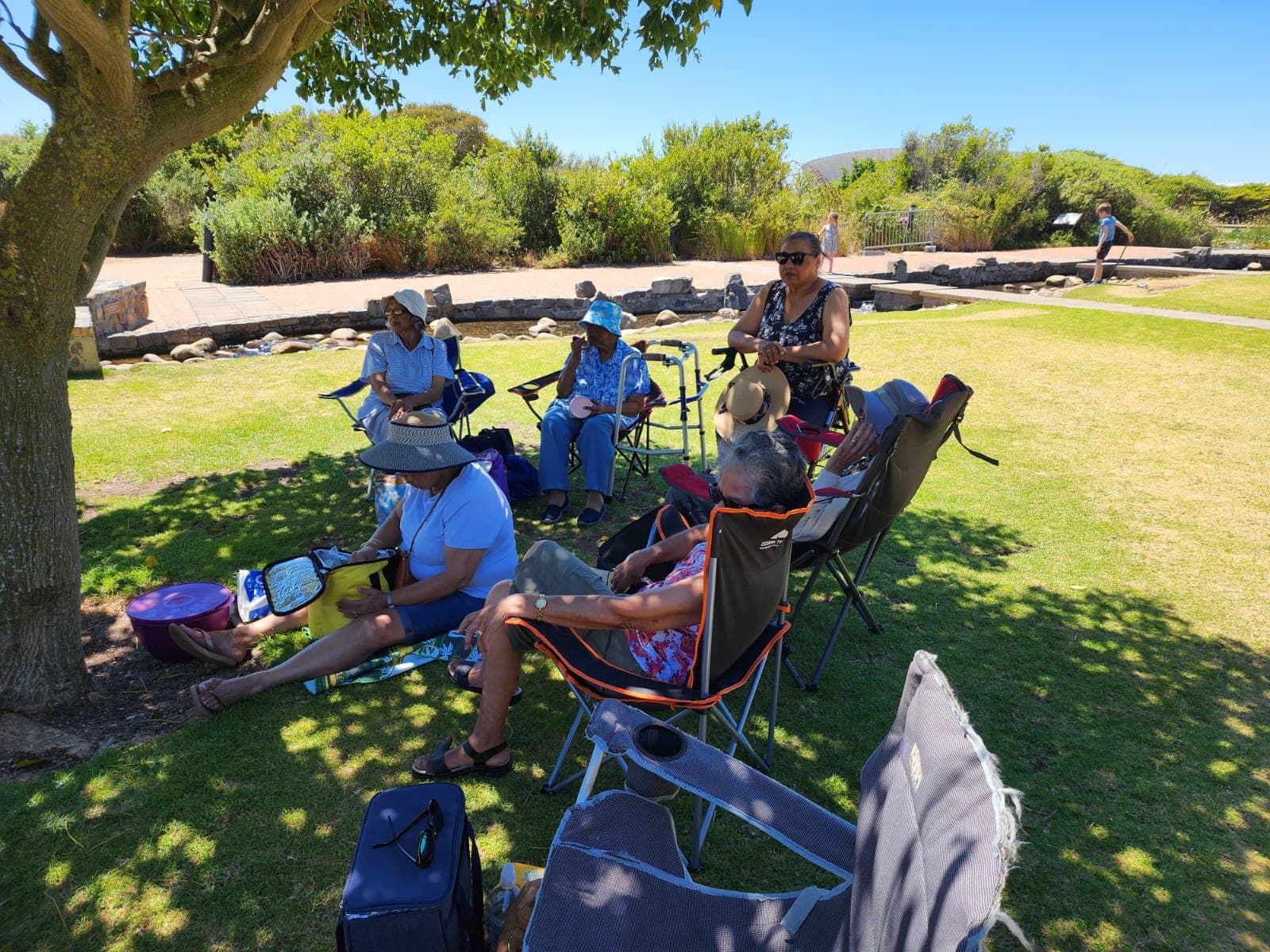 Friendly conversation at JACS